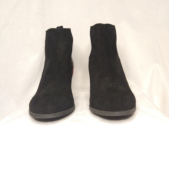 Minnetonka Mari Suede Black And Red Slip-on Ankle Bootie, size 7.5 - Picture 6 of 8